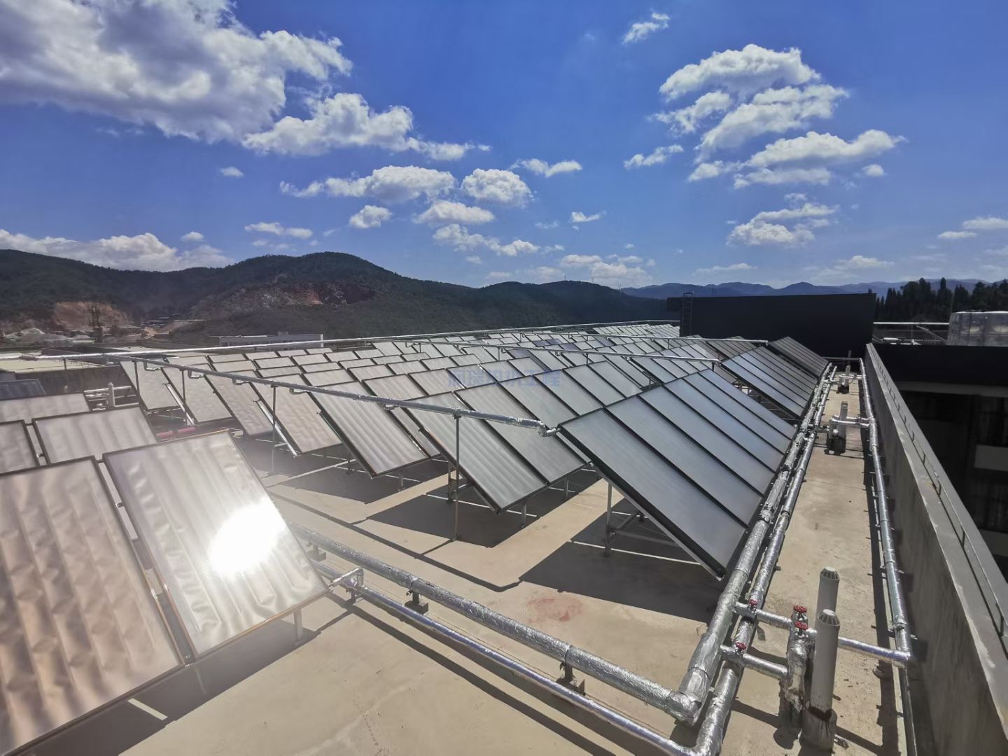 經(jīng)濟(jì)型工程用平板式太陽(yáng)能集熱器